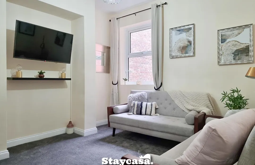 Spacious 5Br Home In Leafy Withington-1
